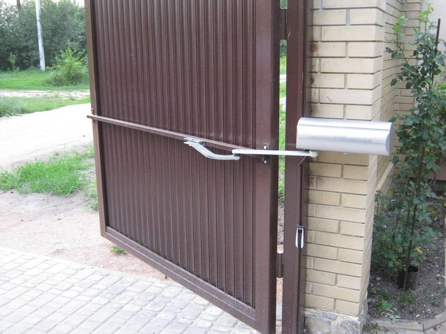 Нюансы установки автоматики к распашным воротам с открытием створок наружу