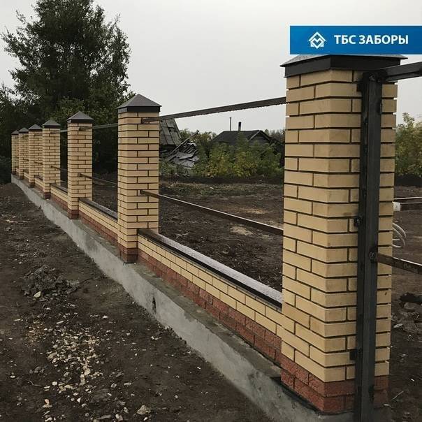 Фундамент для забора с кирпичными столбами: глубина залегания, выбор основания
