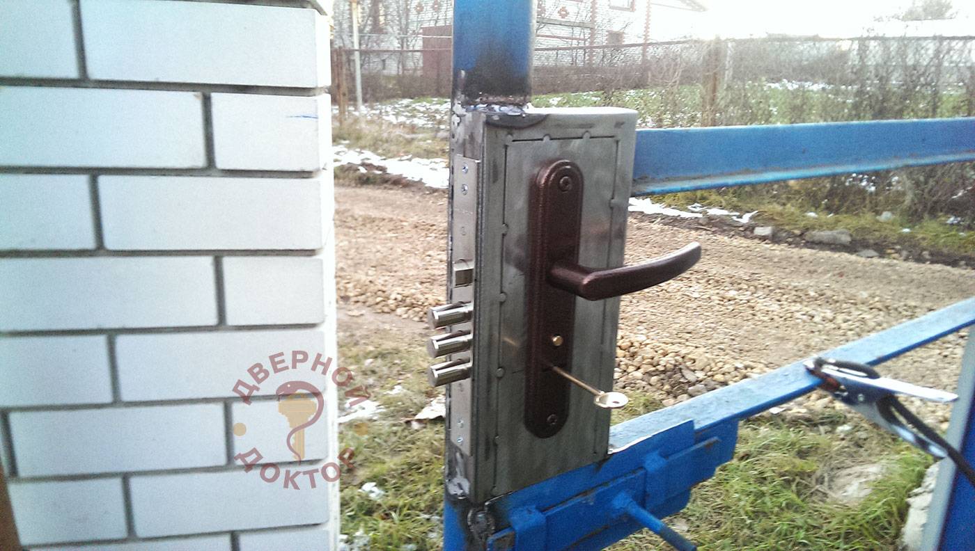 Замок на калитку: выбор и установка своими руками