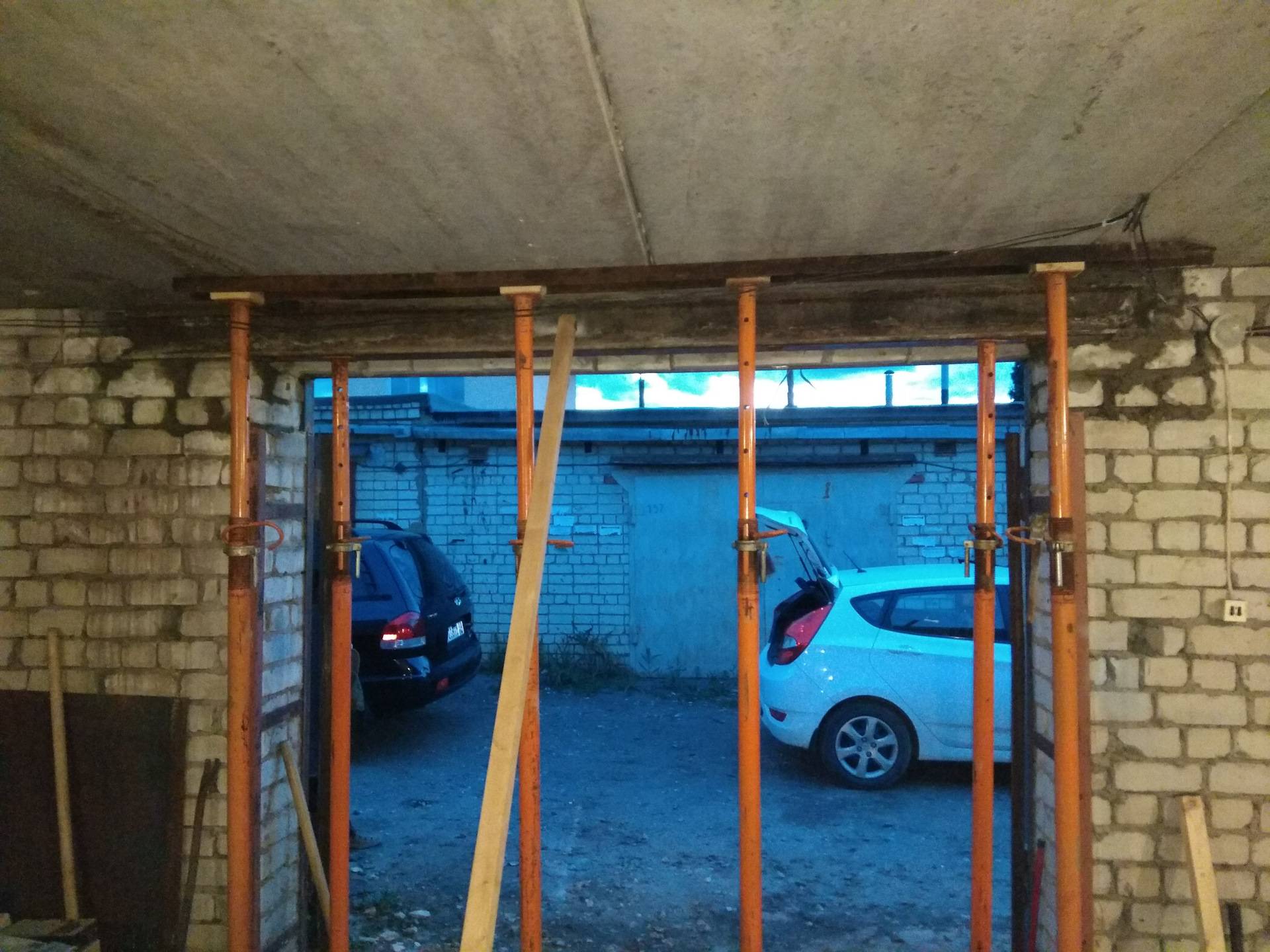 Как поднять порог в гараже