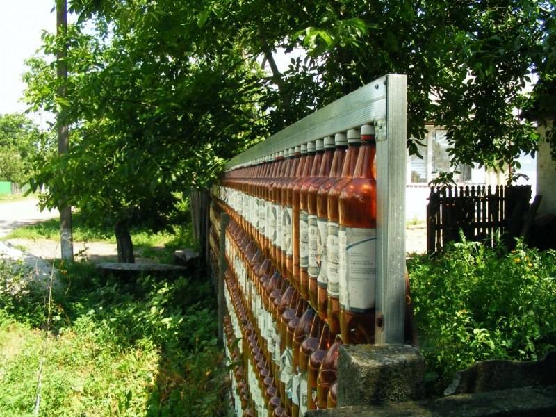Как сделать забор из пластиковых бутылок - из каких можно построить капитальный забор: инструкция +фото и видео и сколько потребуется пластиковых бутылок для дачного забора? 