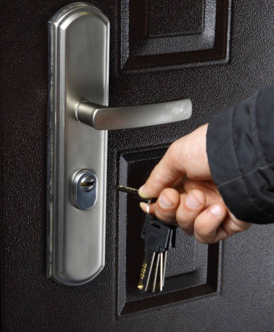 Как открыть дверь без ключа: что делать, если ключ утерян или сломался в замочной скважине