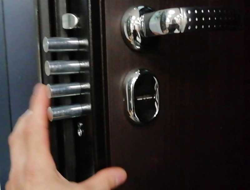 Как открыть дверь в квартиру, если поломался ключ или заклинило замок