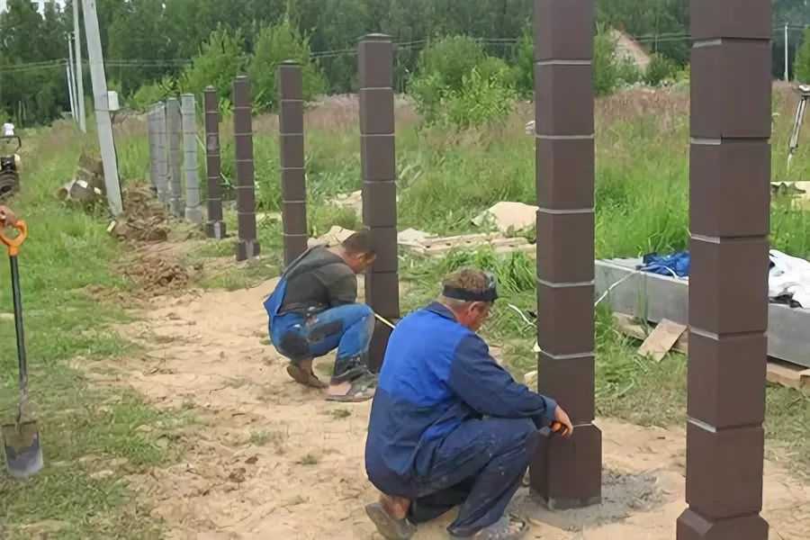 Секционный бетонный забор: особенности установки