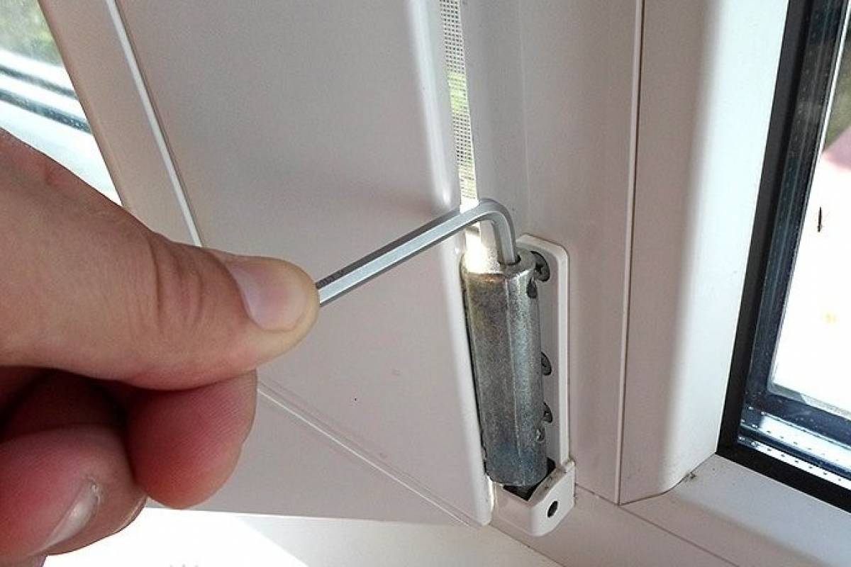 Как открыть пластиковую дверь снаружи без ключа