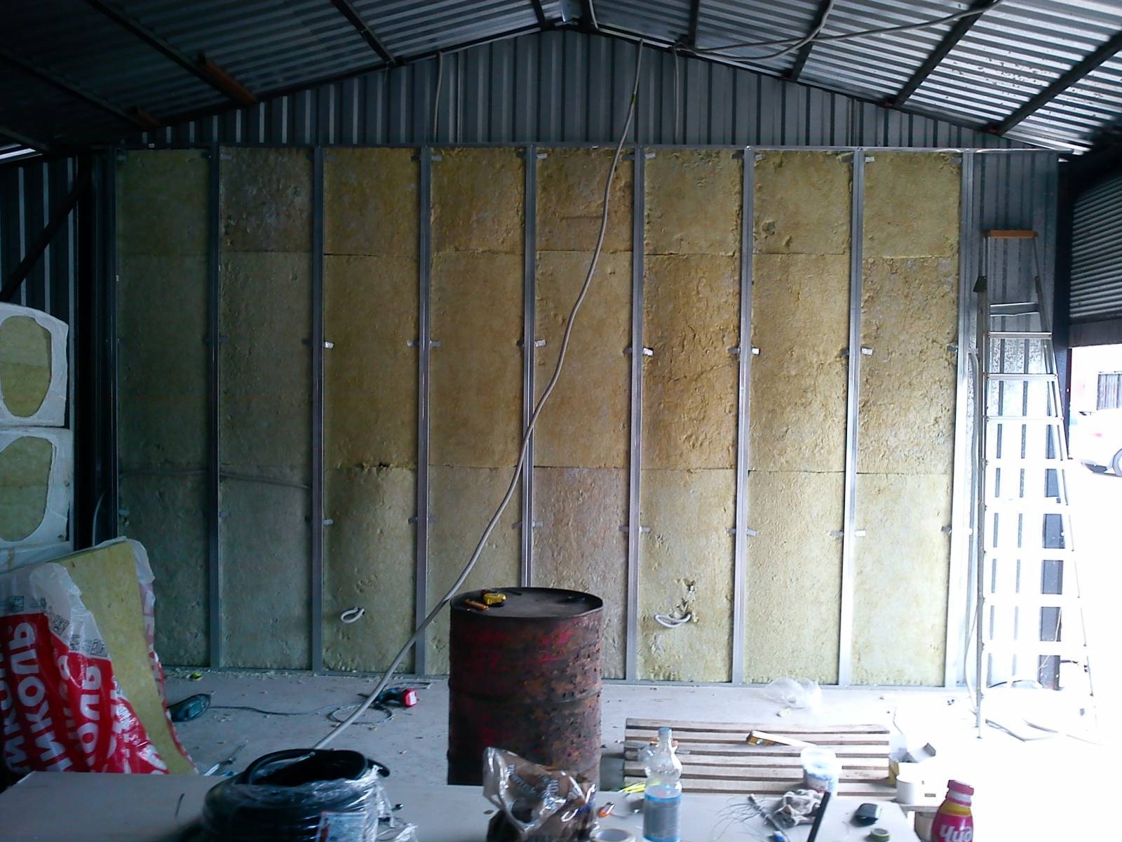 Чем утеплить металлический гараж — материалы для наружной и внутренней теплоизоляции