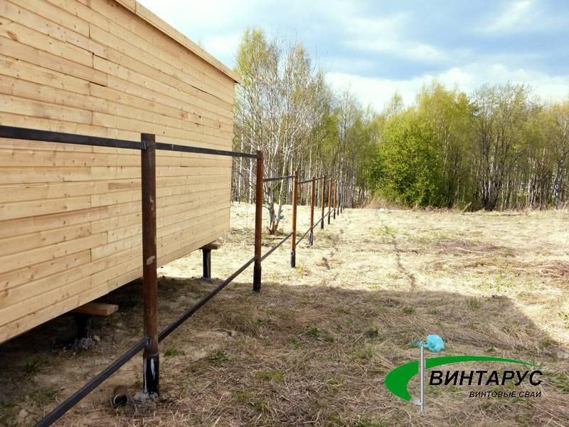 Строим своими руками ограждение на винтовых сваях