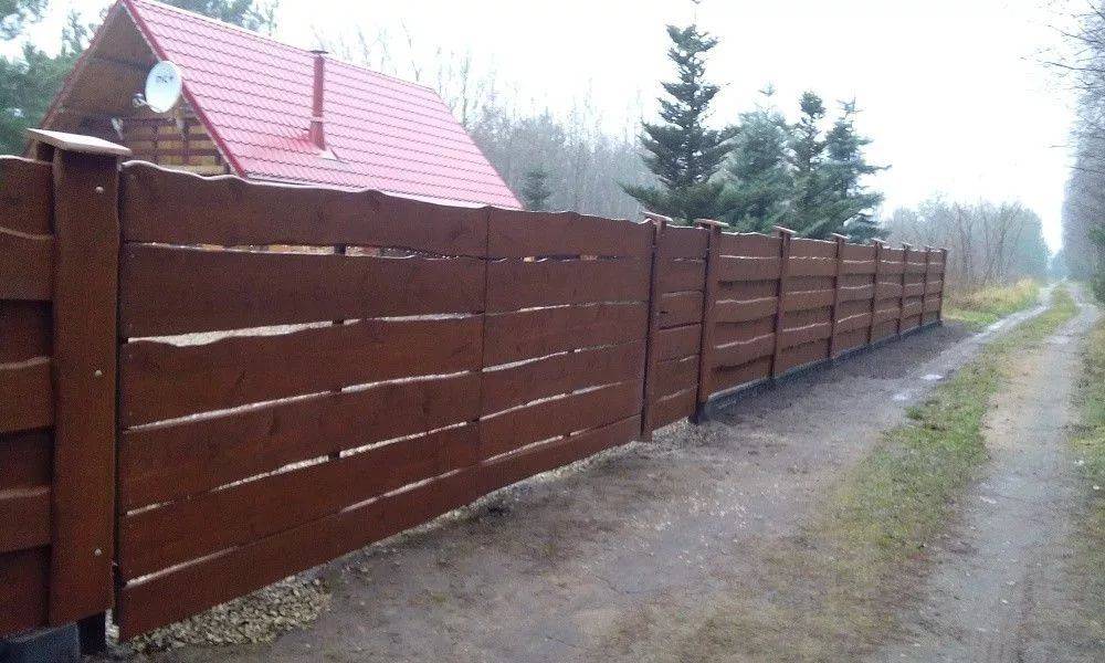 Забор из необрезной доски своими руками
