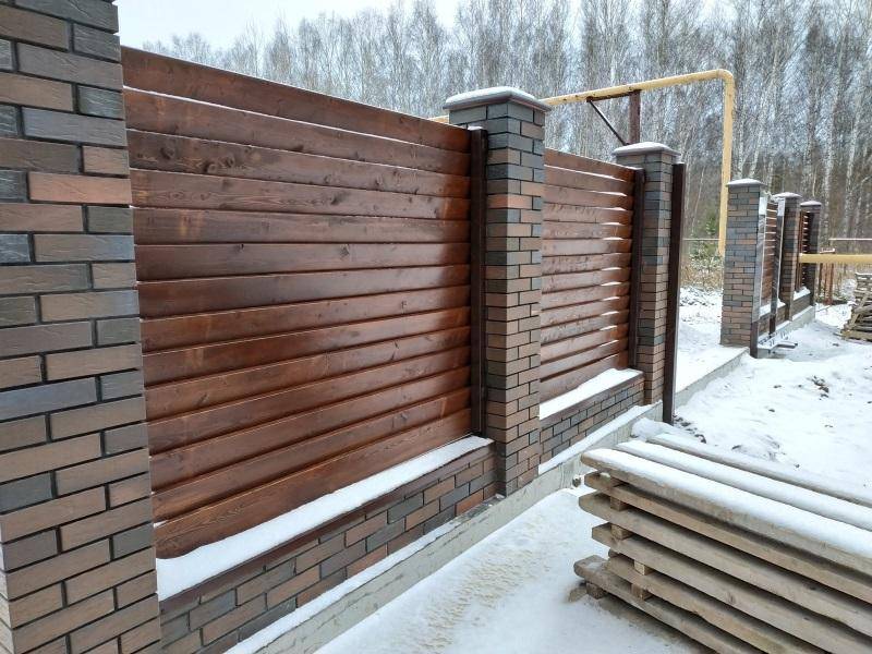 Забор из кирпича своими руками - пошаговая инструкция!