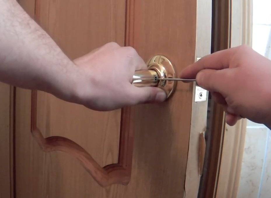 Как разобрать дверную ручку межкомнатной двери: инструкция